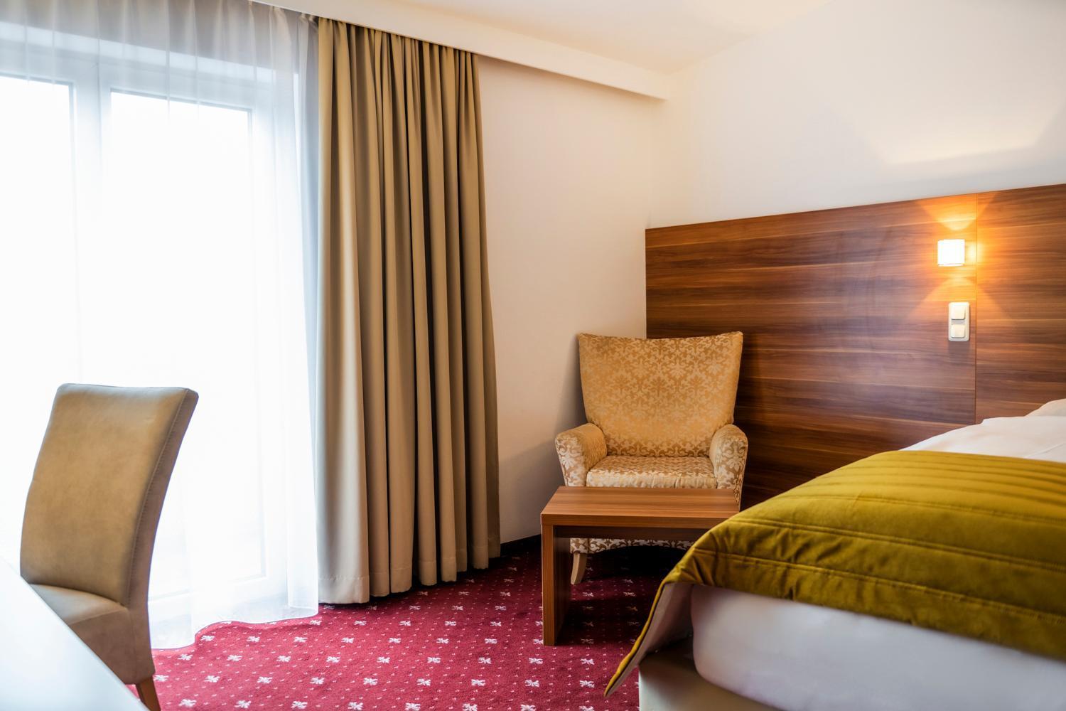 Hotel Landskron Брук-ан-дер-Мур Экстерьер фото