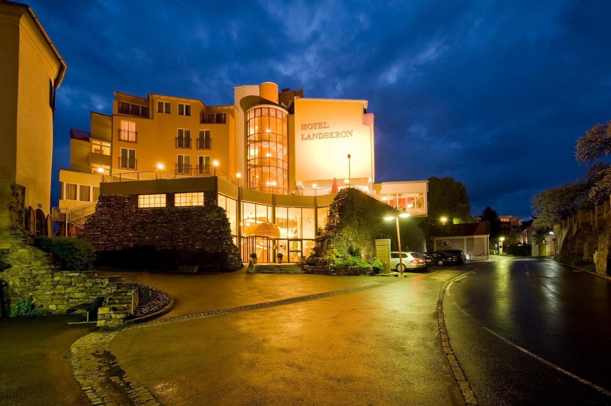 Hotel Landskron Брук-ан-дер-Мур Экстерьер фото